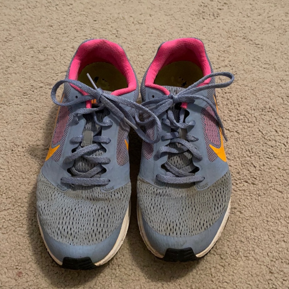 Nike tennis shoes